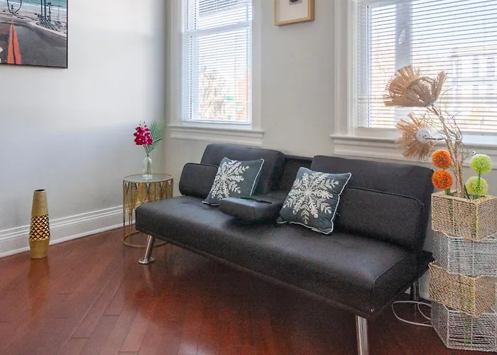 Charming 4 Bedroom House!1 Mile From Capitol Hill!