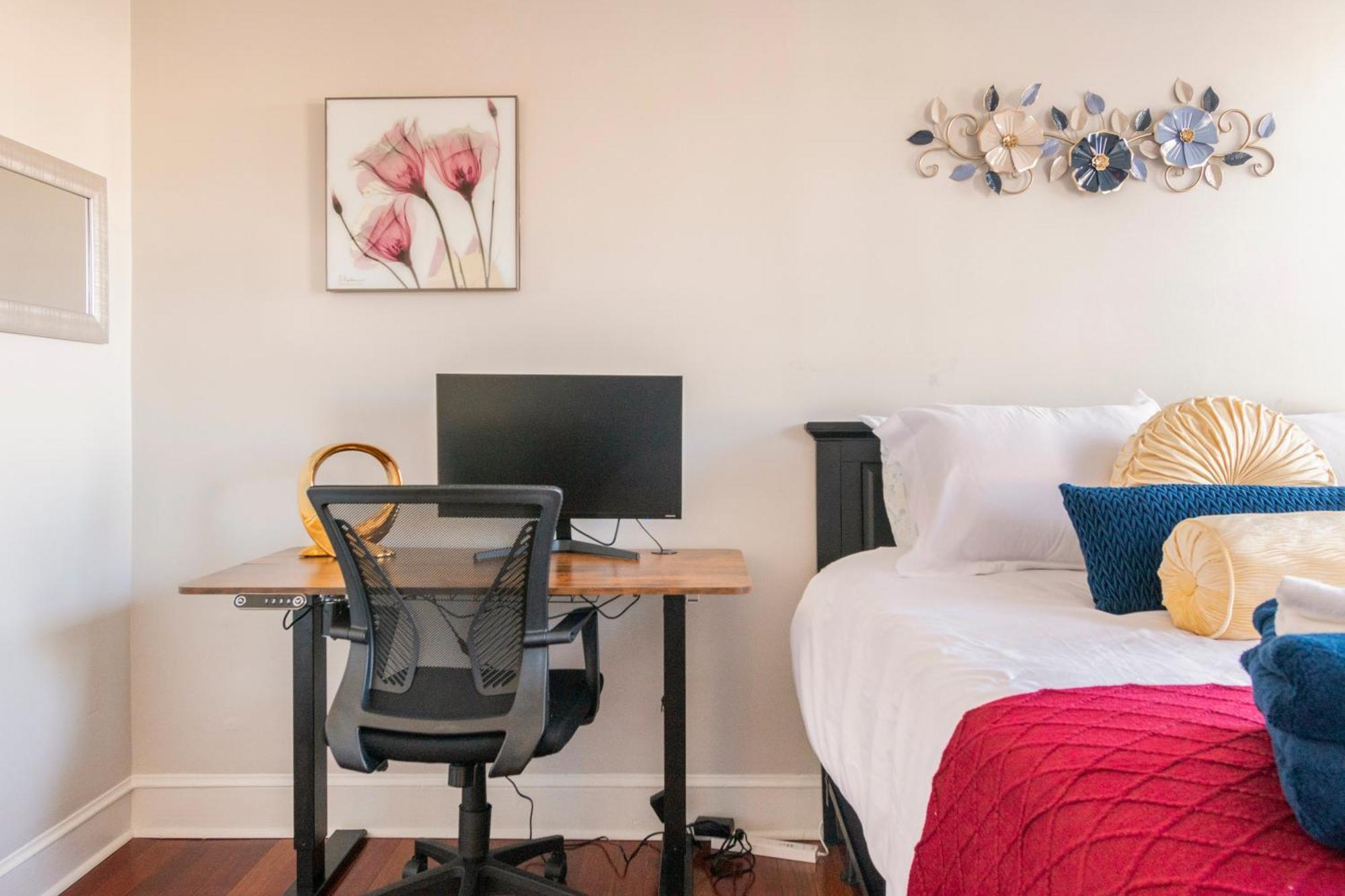 Charming 4 Bedroom House!1 Mile From Capitol Hill! * Washington
