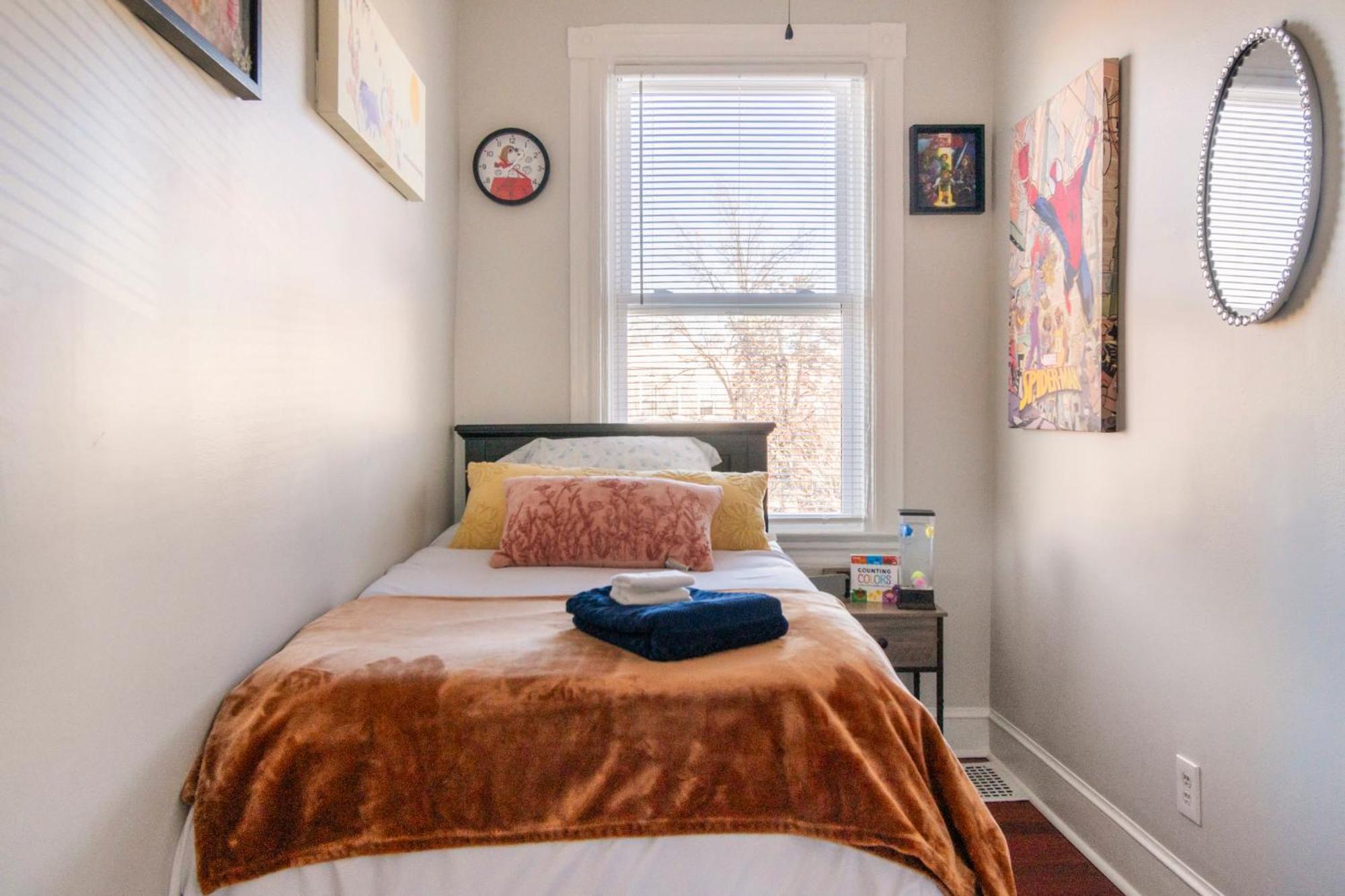 Holiday home Charming 4 Bedroom House!1 Mile From Capitol Hill! *